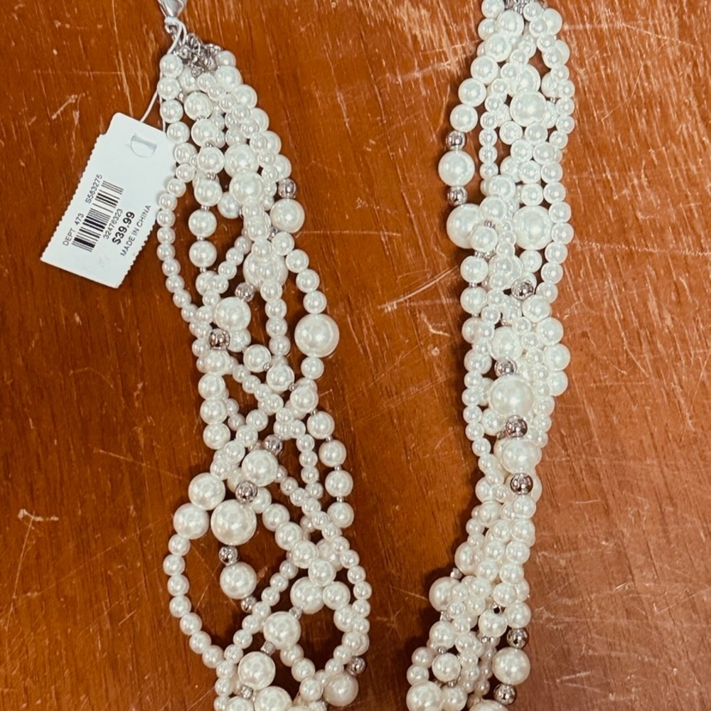 Ann Taylor Elegant White Pearl Necklace